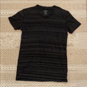 American Eagle V-Neck Tee | Size S